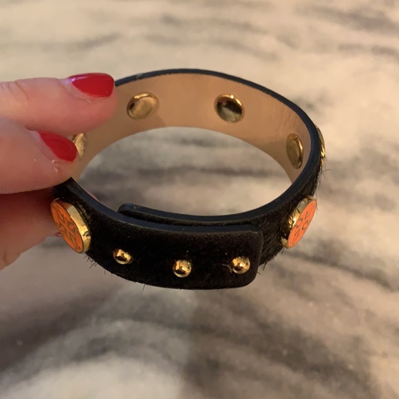 Rustic Cuff “Meghan” black calf skin with orange buttons bracelet - Picture 3 of 3